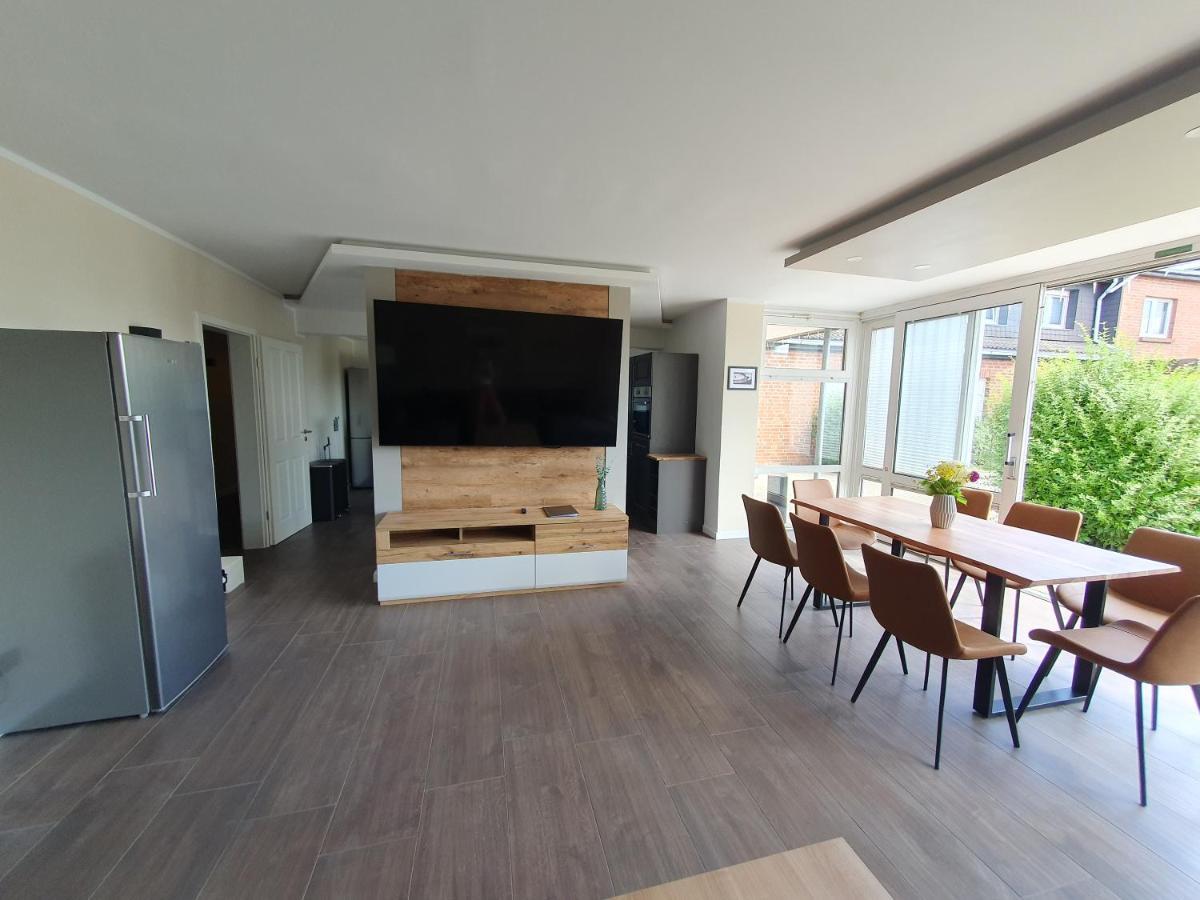 Neumuehler Hof Ferienwohnung "Stefan" Bietet 4 Schlafzimmer Und 4 Baeder , Eine Grosse Badewanne Und Grosser Terrasse Zum Garten, Kostenfreie Parkmoeglichkeiten Schwerin  Exterior foto