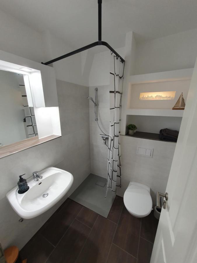 Neumuehler Hof Ferienwohnung "Stefan" Bietet 4 Schlafzimmer Und 4 Baeder , Eine Grosse Badewanne Und Grosser Terrasse Zum Garten, Kostenfreie Parkmoeglichkeiten Schwerin  Exterior foto
