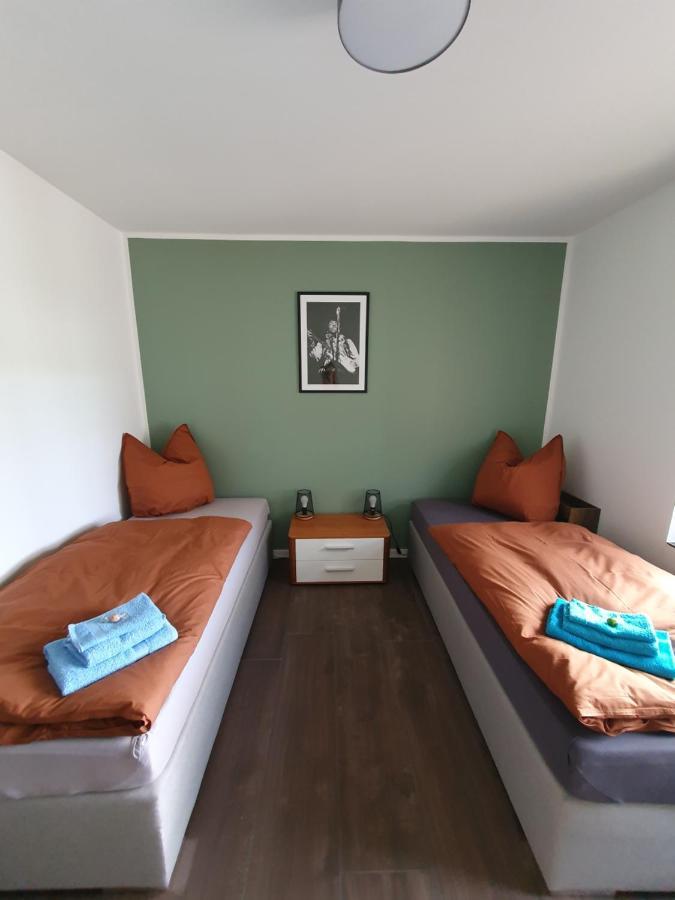 Neumuehler Hof Ferienwohnung "Stefan" Bietet 4 Schlafzimmer Und 4 Baeder , Eine Grosse Badewanne Und Grosser Terrasse Zum Garten, Kostenfreie Parkmoeglichkeiten Schwerin  Exterior foto
